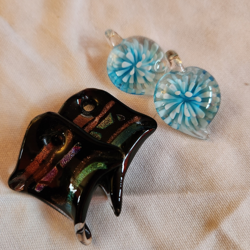 Pendants (4)